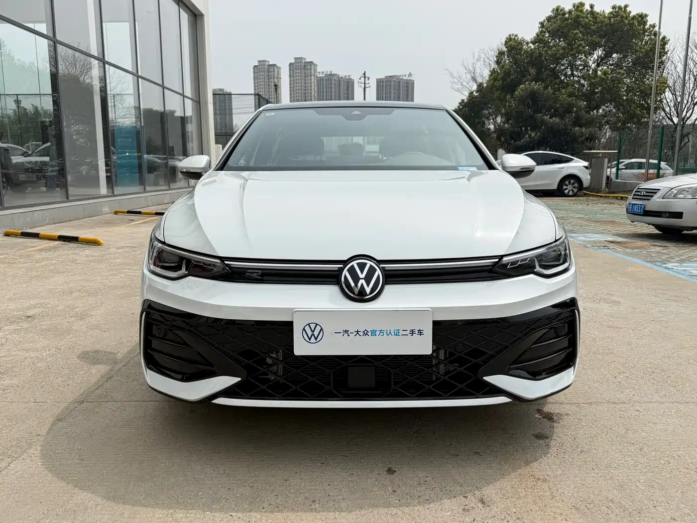 Volkswagen Golf 2025 300TSI R-Line фото 2