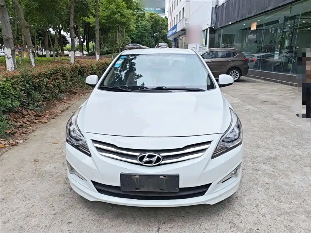 Hyundai Verna 2014 1.4L Manual Smart GLS фото 3