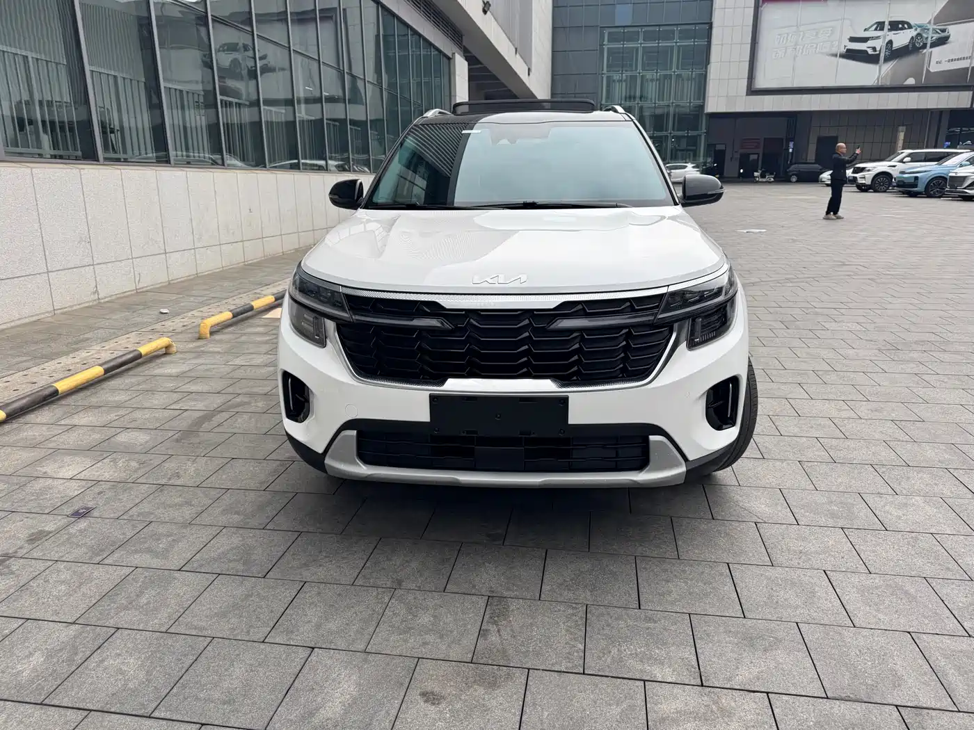Kia Seltos 2023 1.5L CVT Luxury Edition фото 2