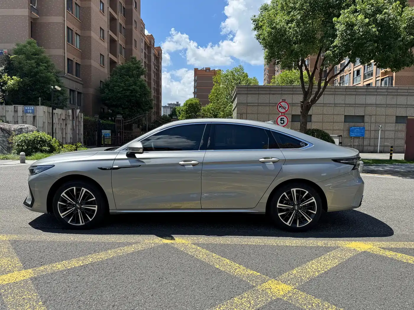 Chery Arrizo 8 2026 2025 Model 1.6T DCT Elegance
