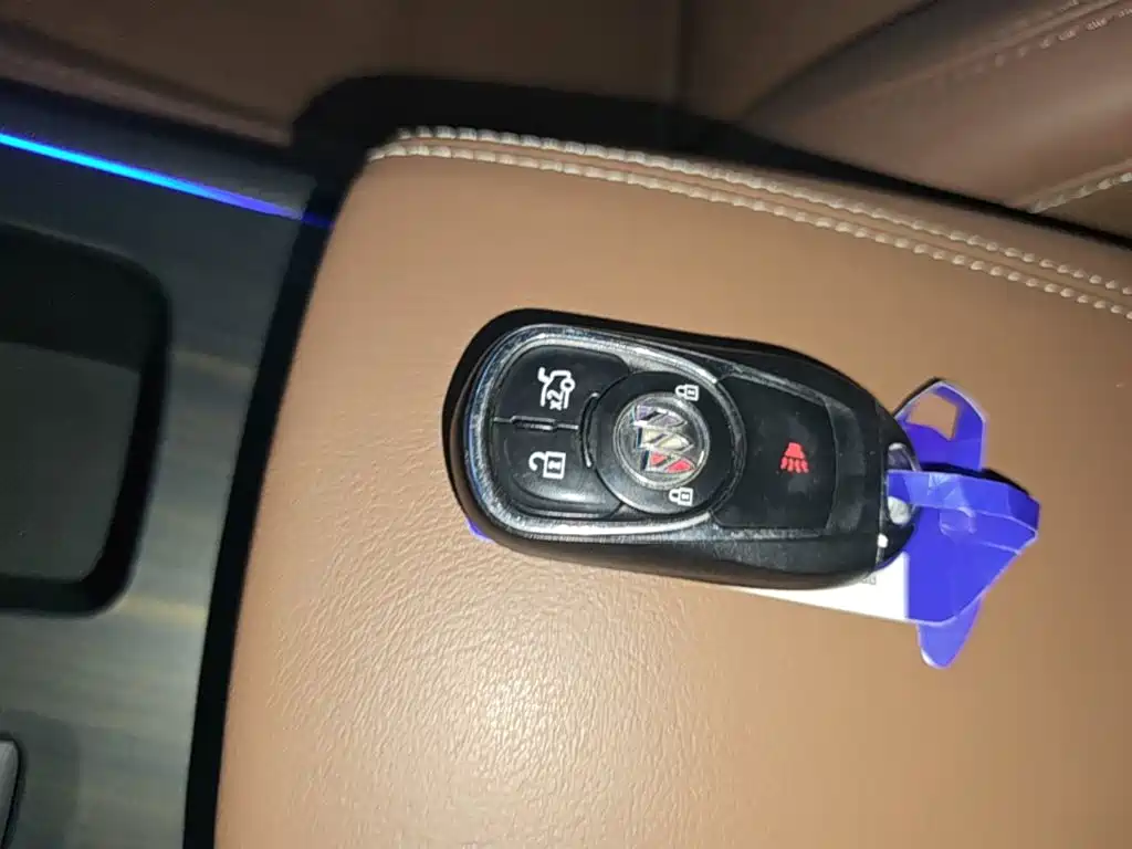 Photo 9 - Buick Regal