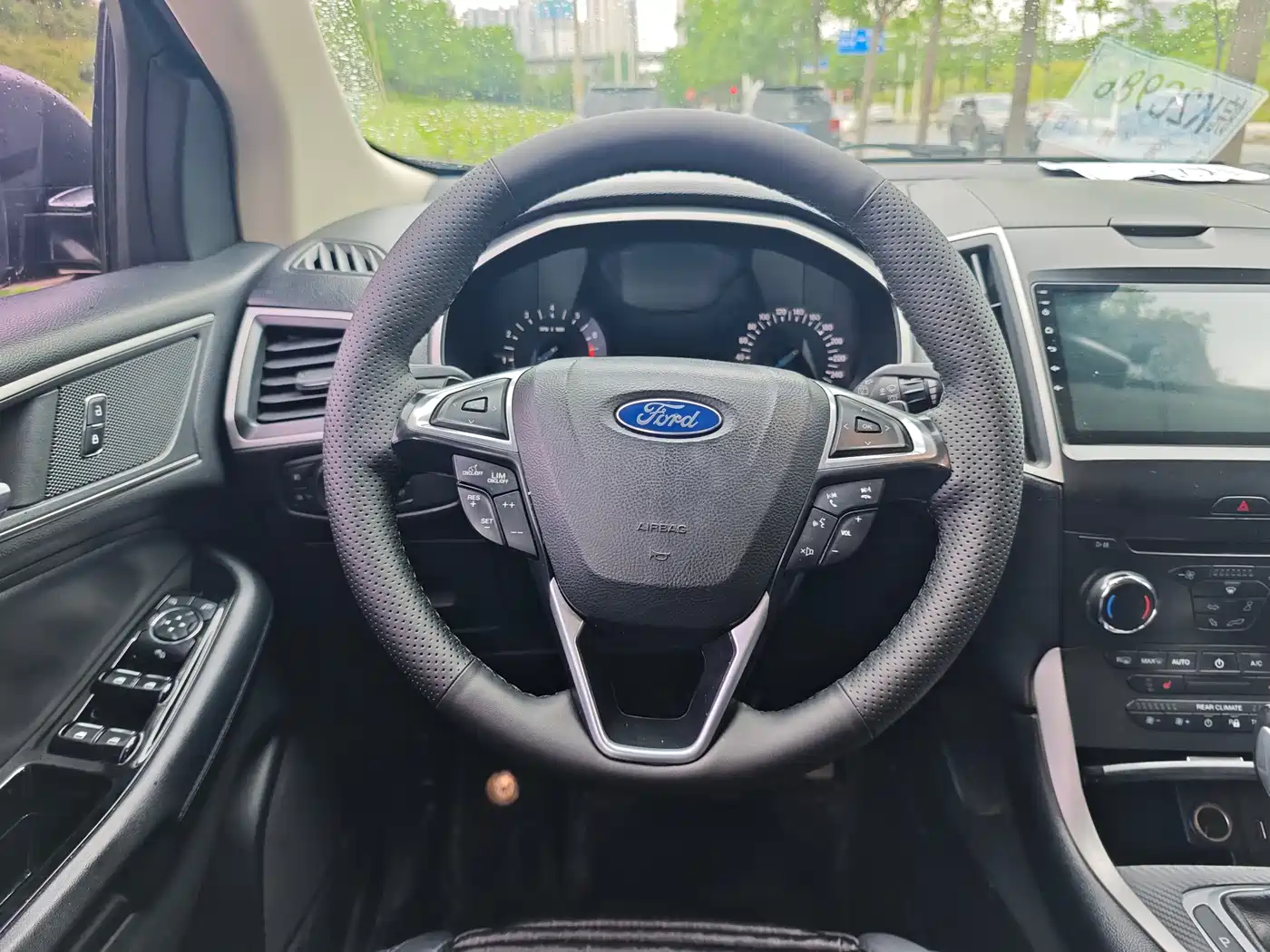 Фото 12 - Ford Edge