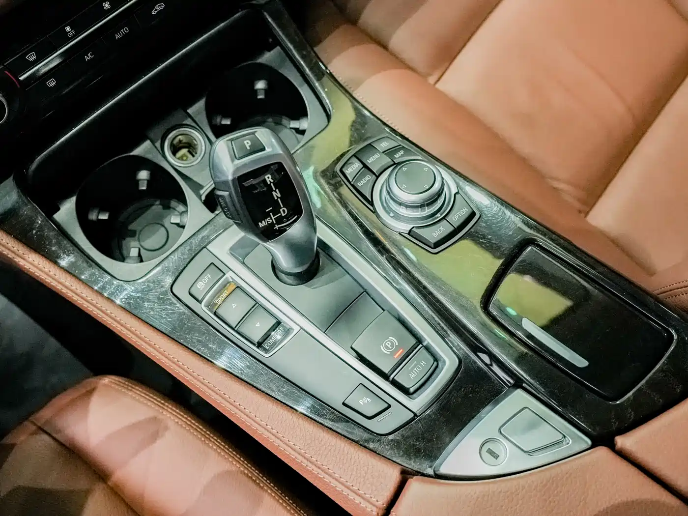 BMW 5 Series 2014 525Li Leading фото 18