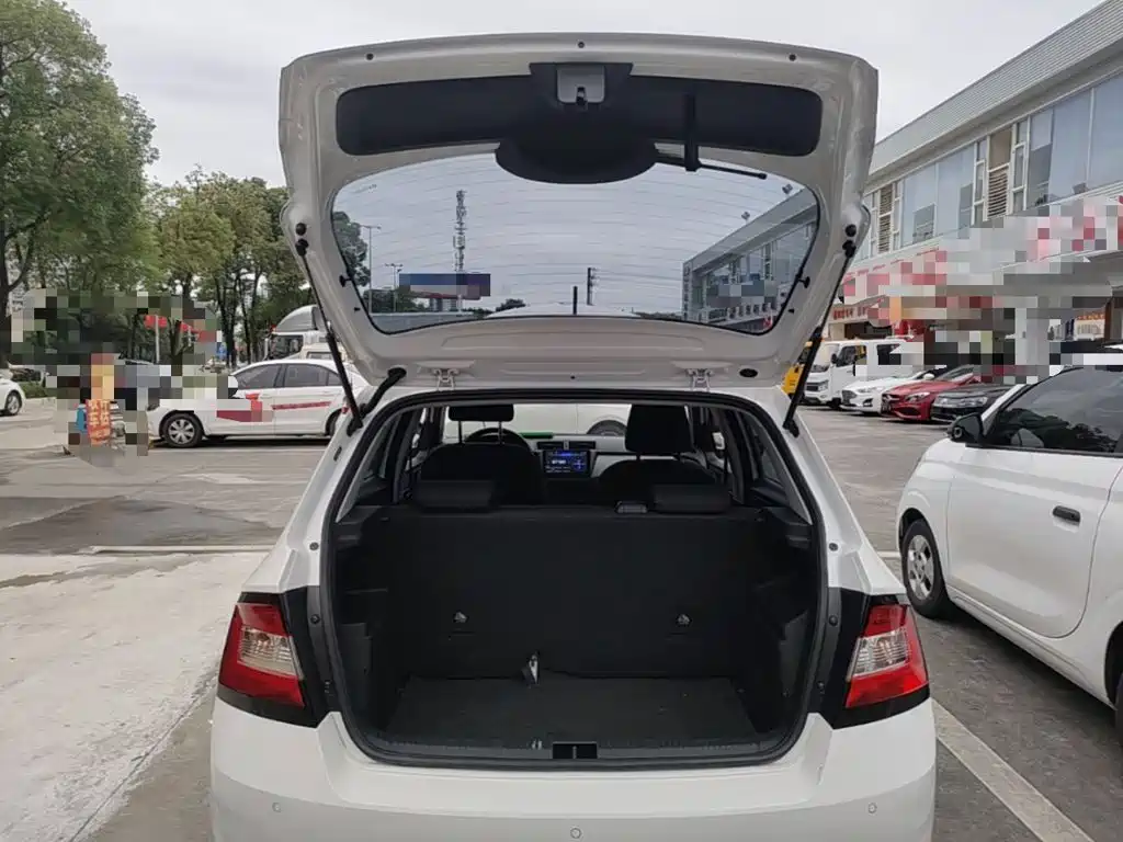 Škoda Fabia 2019 2017 1.4L Auto Car Enjoy Edition