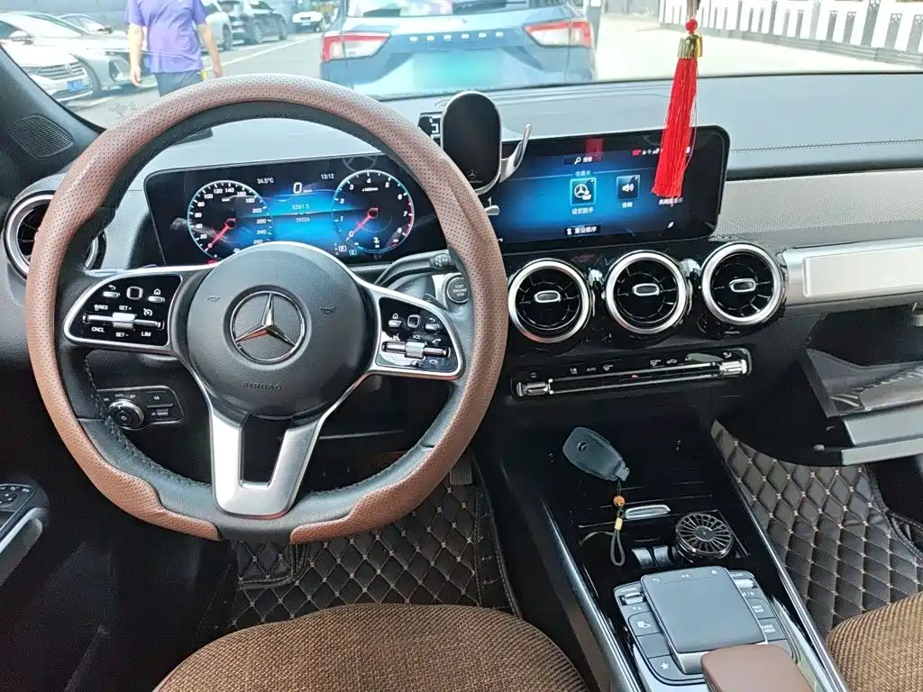 Photo 5 - Mercedes-Benz GLB