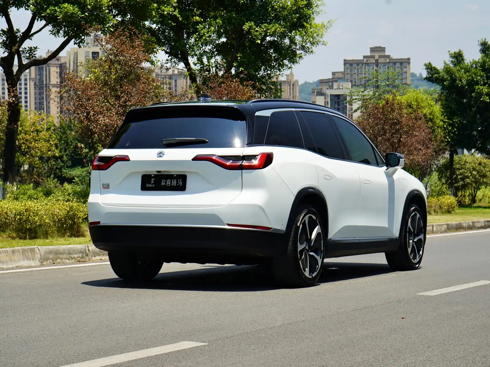 Фото 4 - NIO ES8