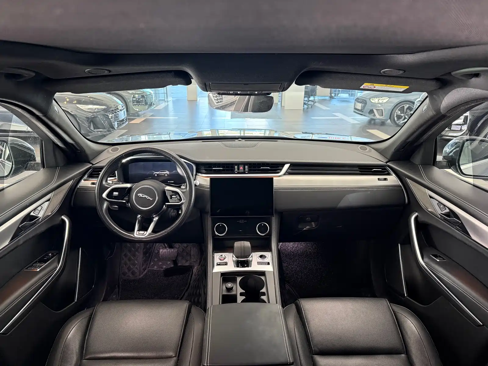Photo 10 - Jaguar F-PACE