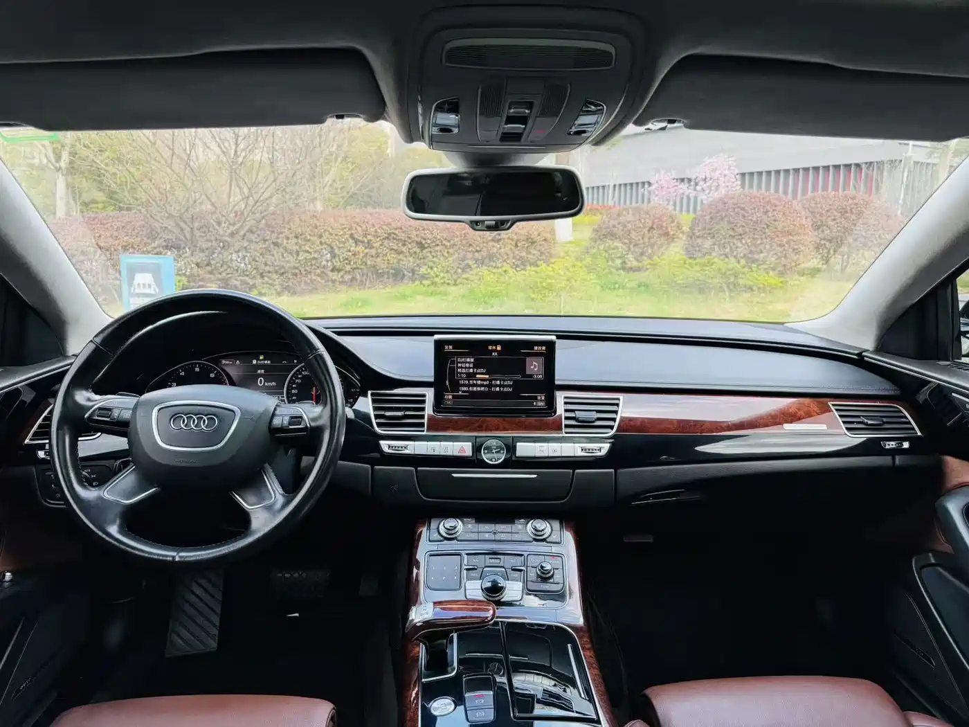Фото 8 - Audi A8