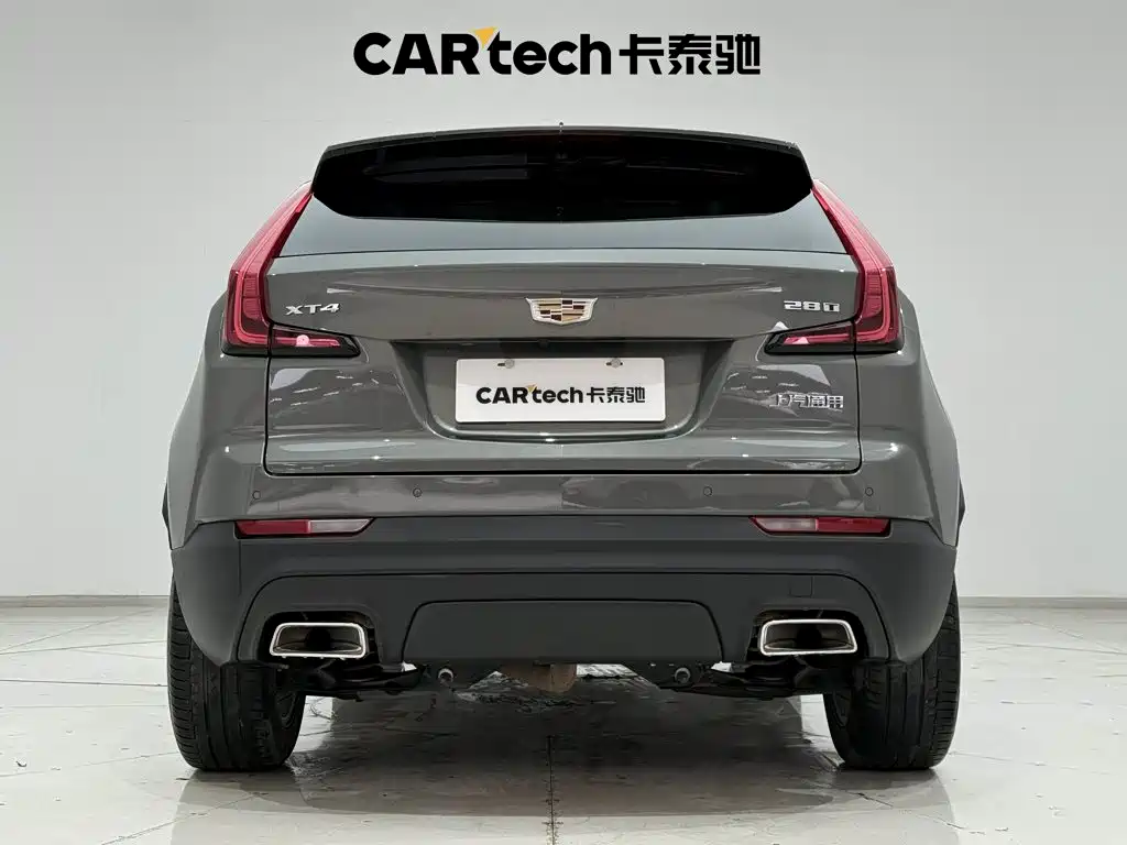Photo 6 - Cadillac XT4