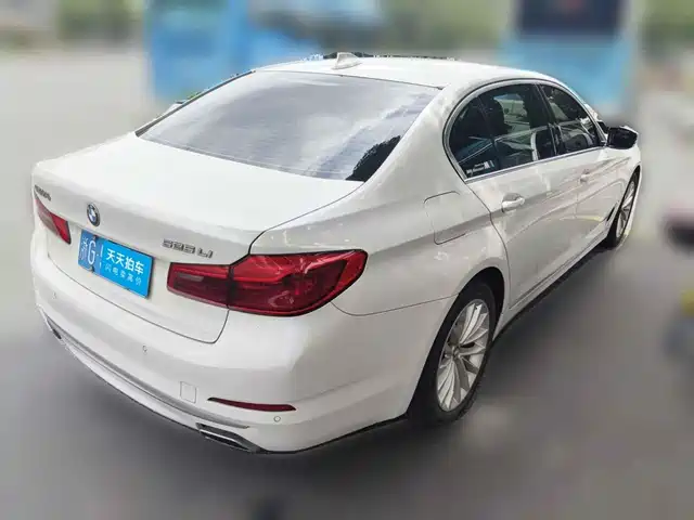 BMW 5 Series 2019 525Li Luxury Package — фото 2