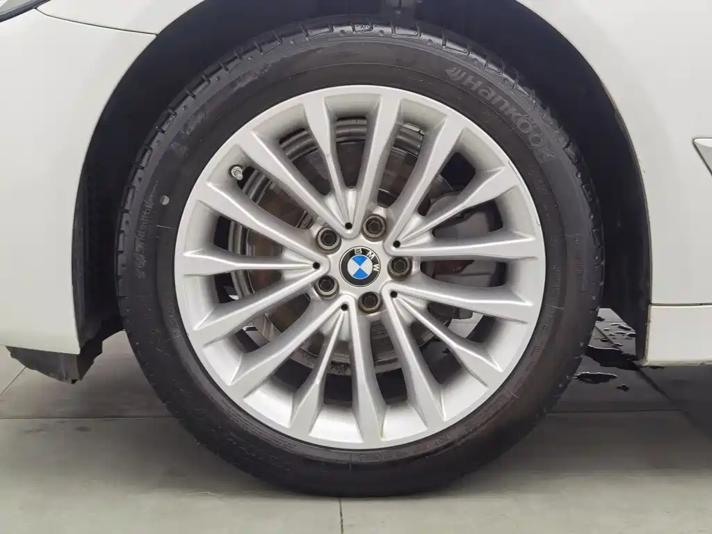 Photo 17 - BMW 5 Series