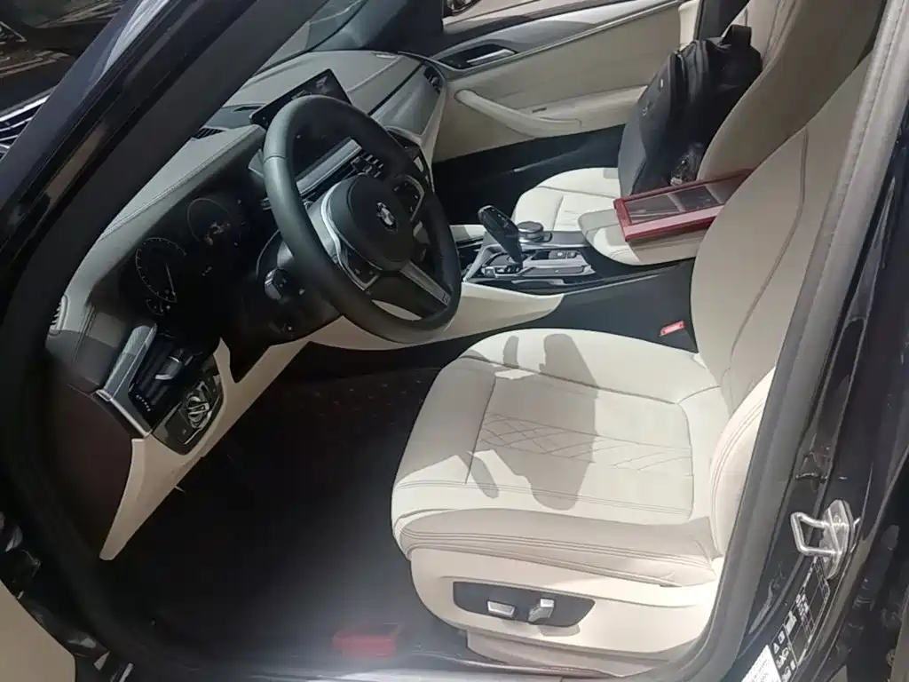 Фото 15 - BMW 5 Series