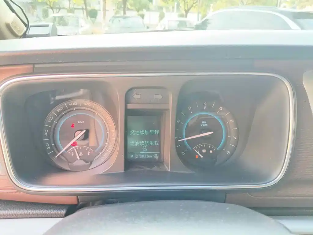 Photo 15 - Buick GL8