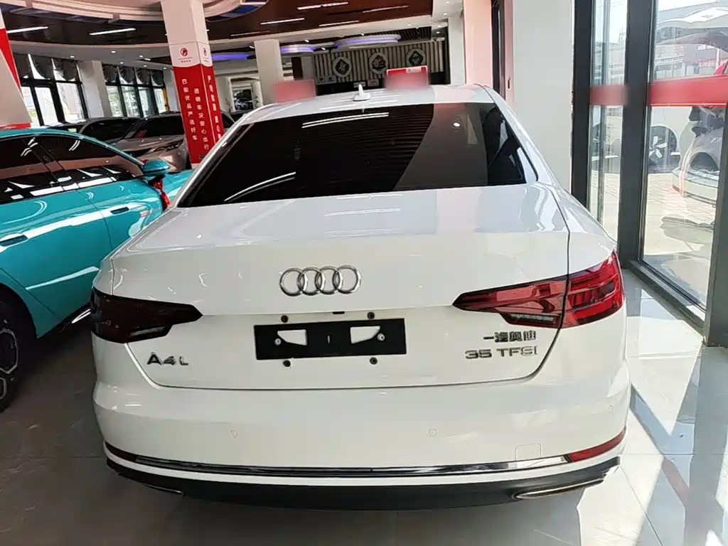 Фото 4 - Audi A4L