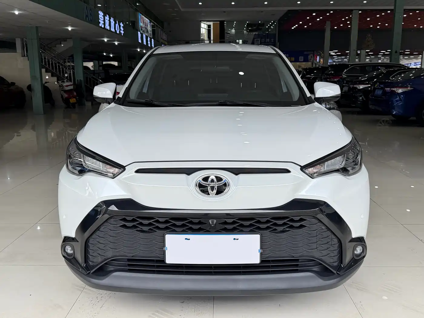 Toyota Frontlander 2024 2.0L CVT Elite Plus Edition фото 2