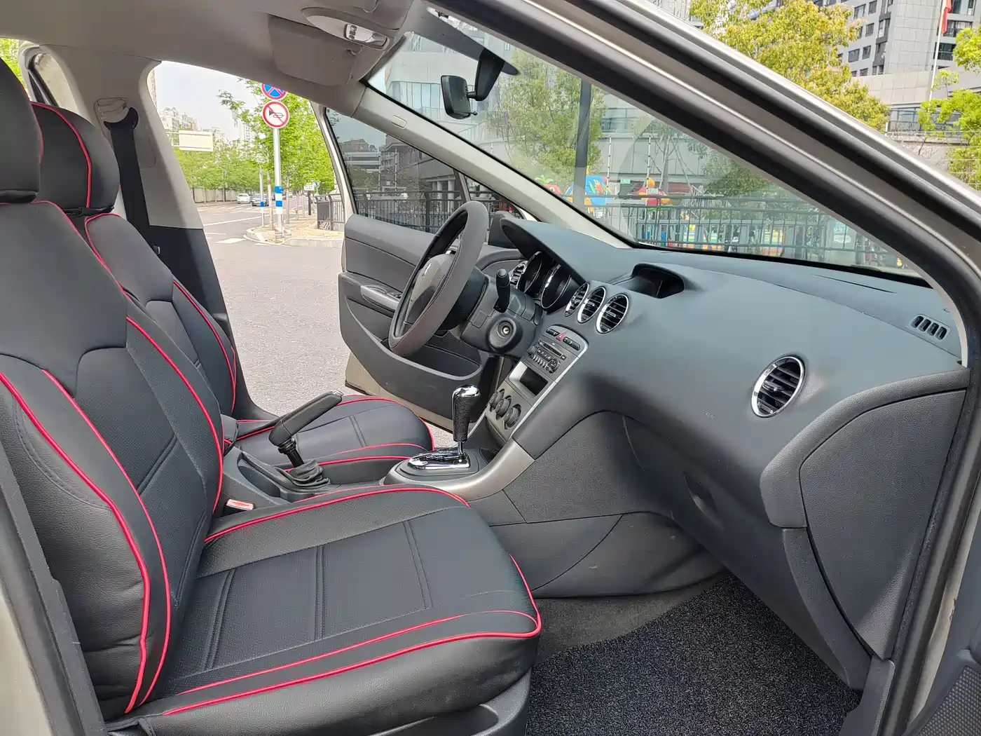 Peugeot 408 2011 1.6L Automatic Comfort Edition фото 13