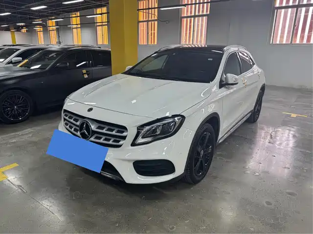 MERCEDES-BENZ GLA