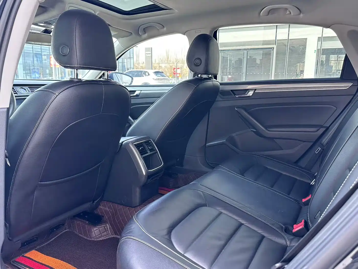 Volkswagen Passat 2015 1.8TSI Automatic Prestige Edition фото 5
