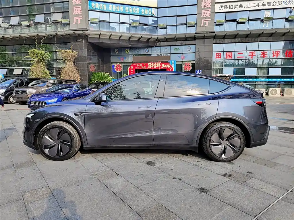 TESLA MODEL Y
