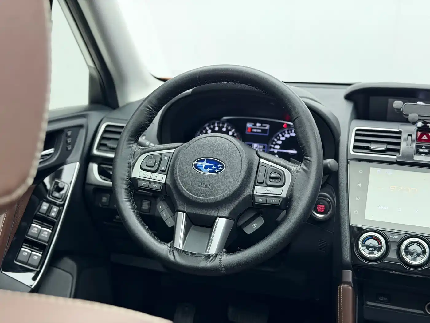 Subaru Forester 2017 2.5i Luxury Special Edition фото 18