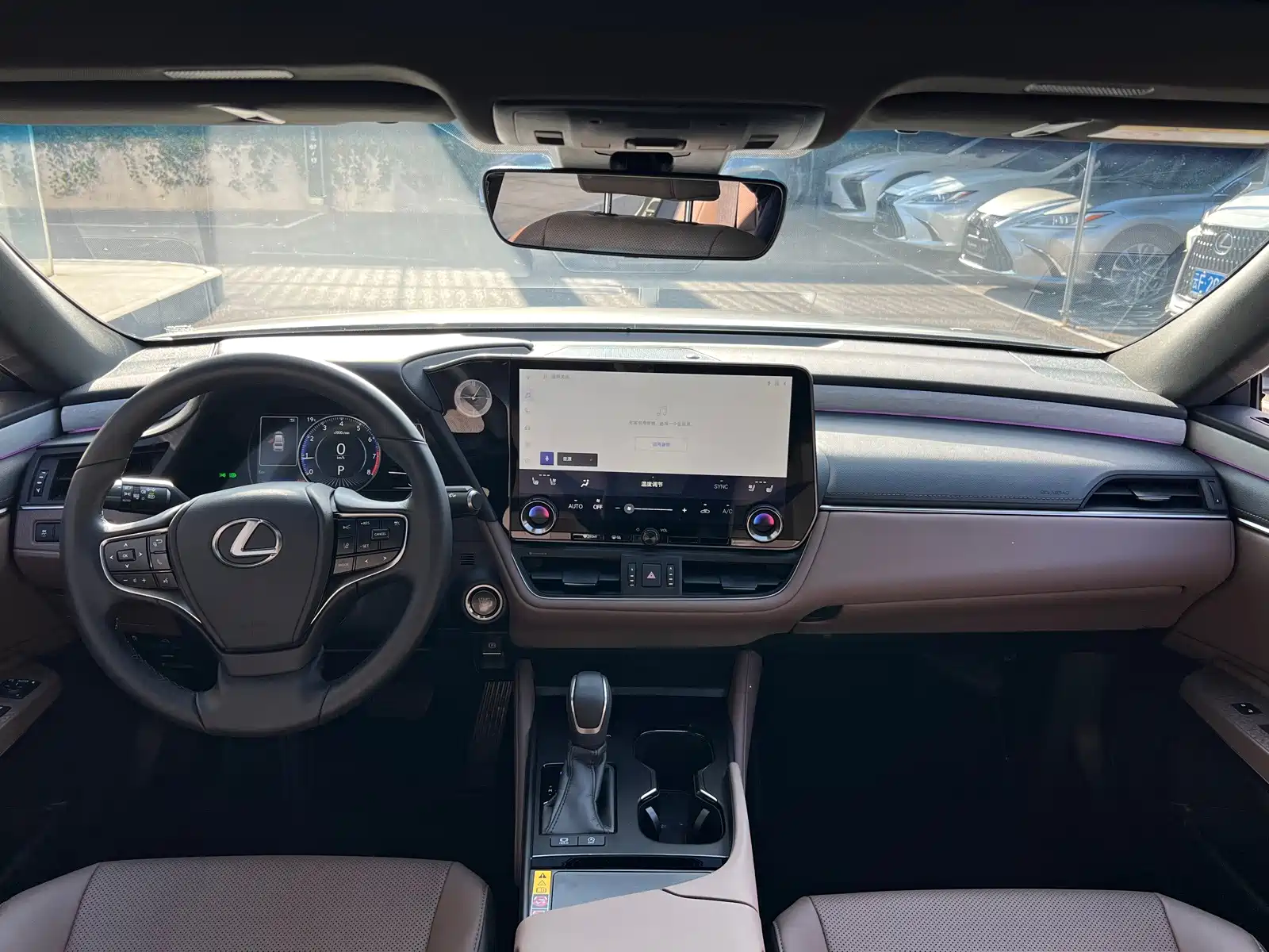 Фото 13 - Lexus ES