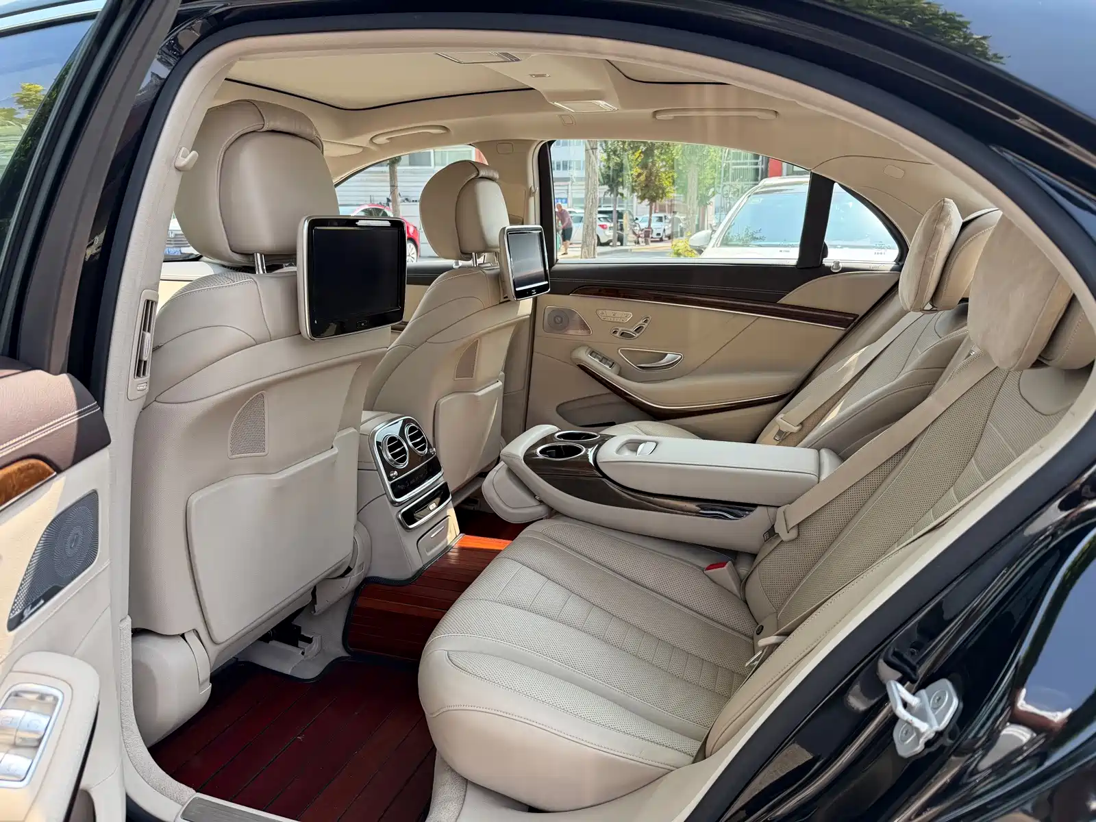 Фото 6 - Mercedes-Benz S-Class