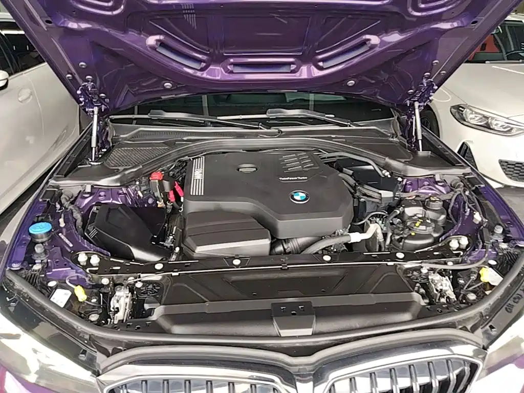 Photo 20 - BMW 3 Series