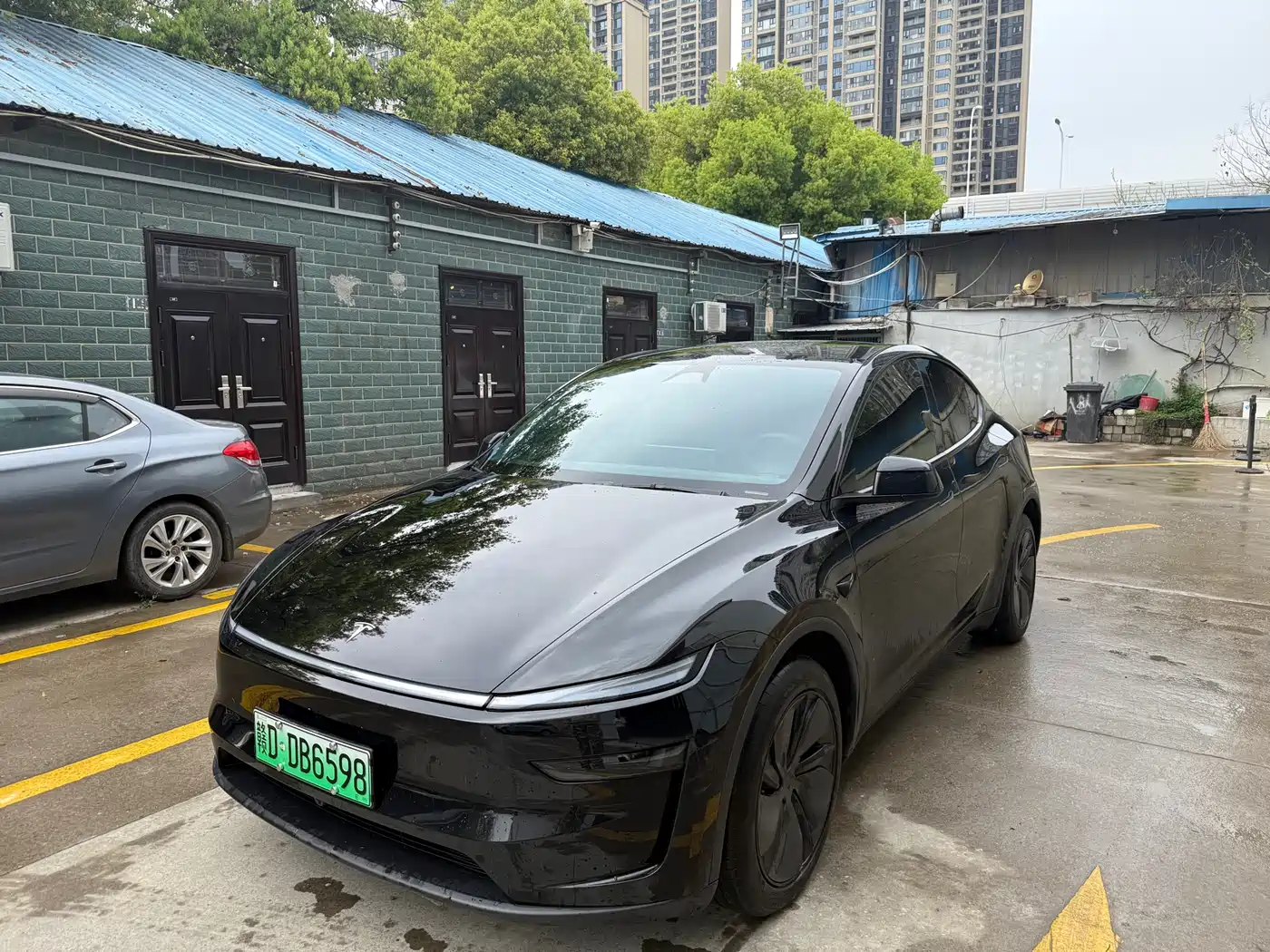 TESLA MODEL Y