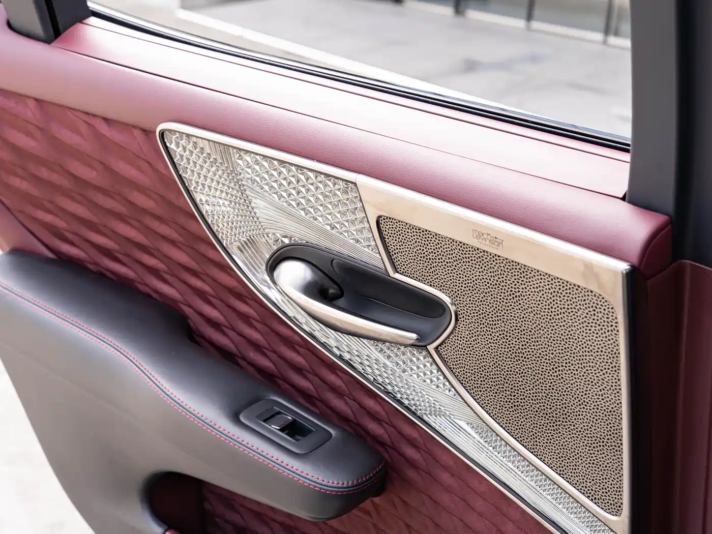 Lexus LS 2021 500h Executive Edition фото 16