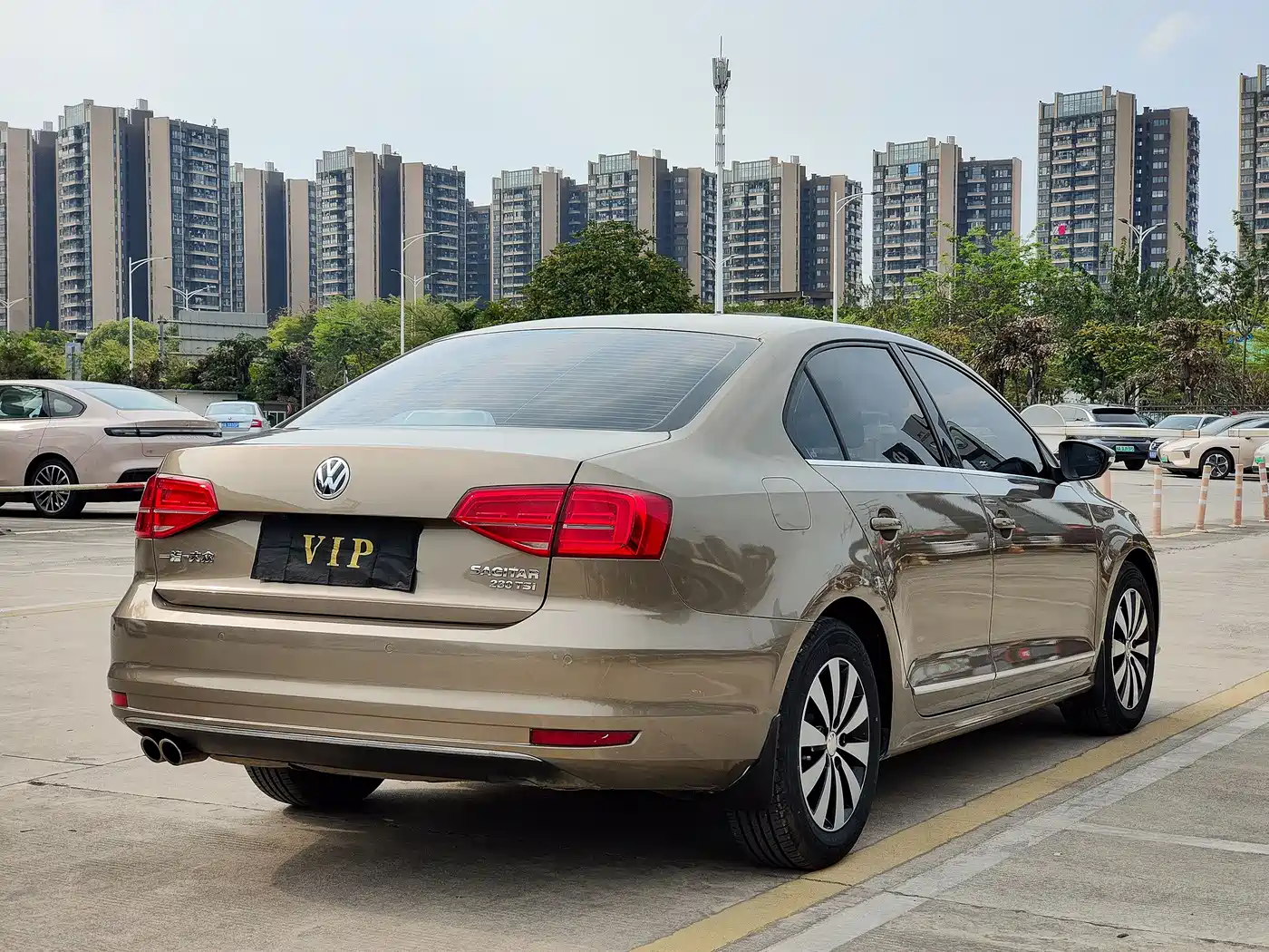Volkswagen Sagitar 2015 230TSI Automatic Luxury фото 7