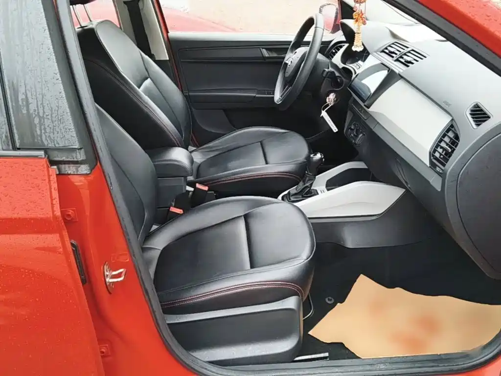Škoda Fabia 2019 2017 1.4L Auto Car Enjoy Edition