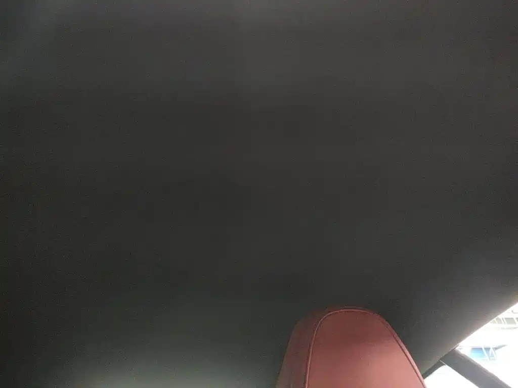 Aston Martin DB11 2017 5.2T V12 фото 10