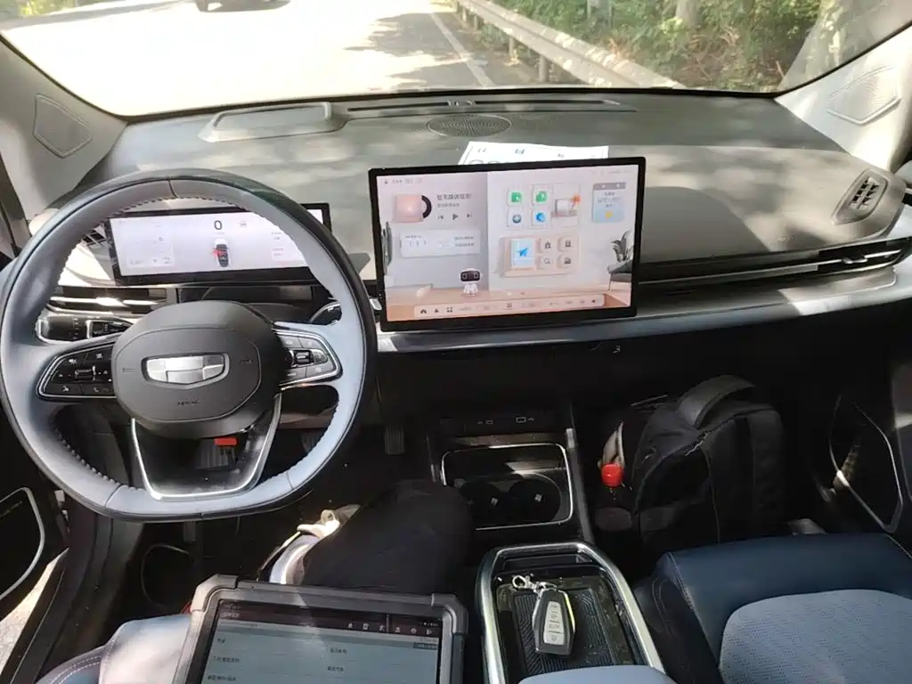 Geely Geometry M6 2023 2022 450 New Intelligence Edition