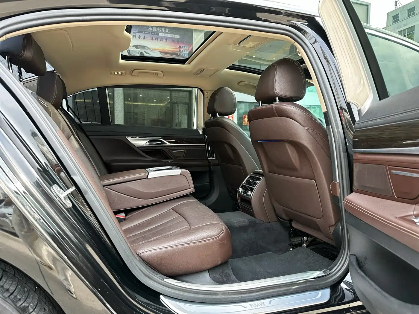 BMW 7 Series 2016 730Li Leading фото 11