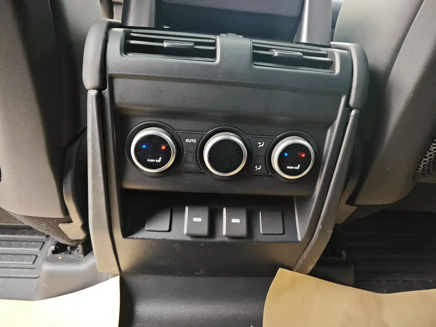 Land Rover Defender 2023 Model 110 3.0T P400 X-DYNAMIC HSE фото 8