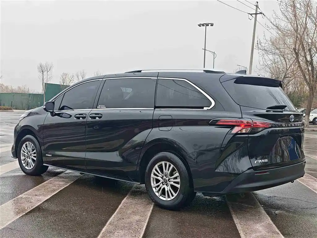 Toyota Sienna 2021 2.5L Hybrid Comfort Edition фото 19