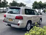 Фото 4 - Lexus LX