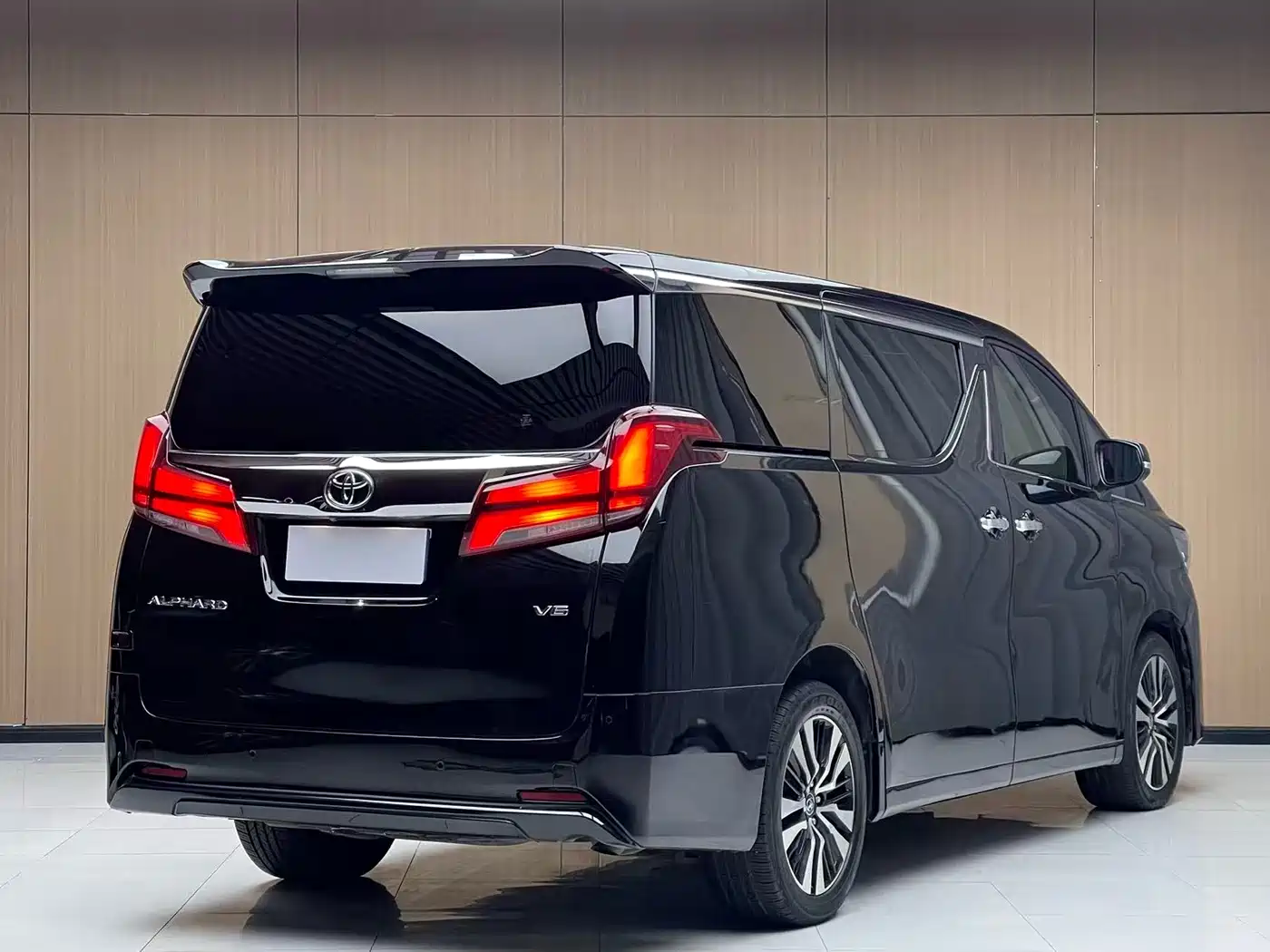 Toyota Alphard 2018 Facelift 3.5L Luxury Edition фото 3