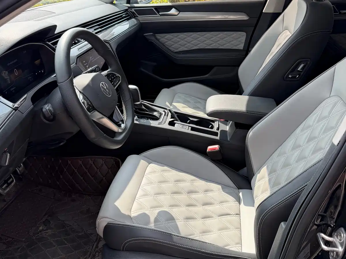 Volkswagen Magotan 2023 Model 2 Million Commemorative Edition 330TSI DSG Luxury фото 5