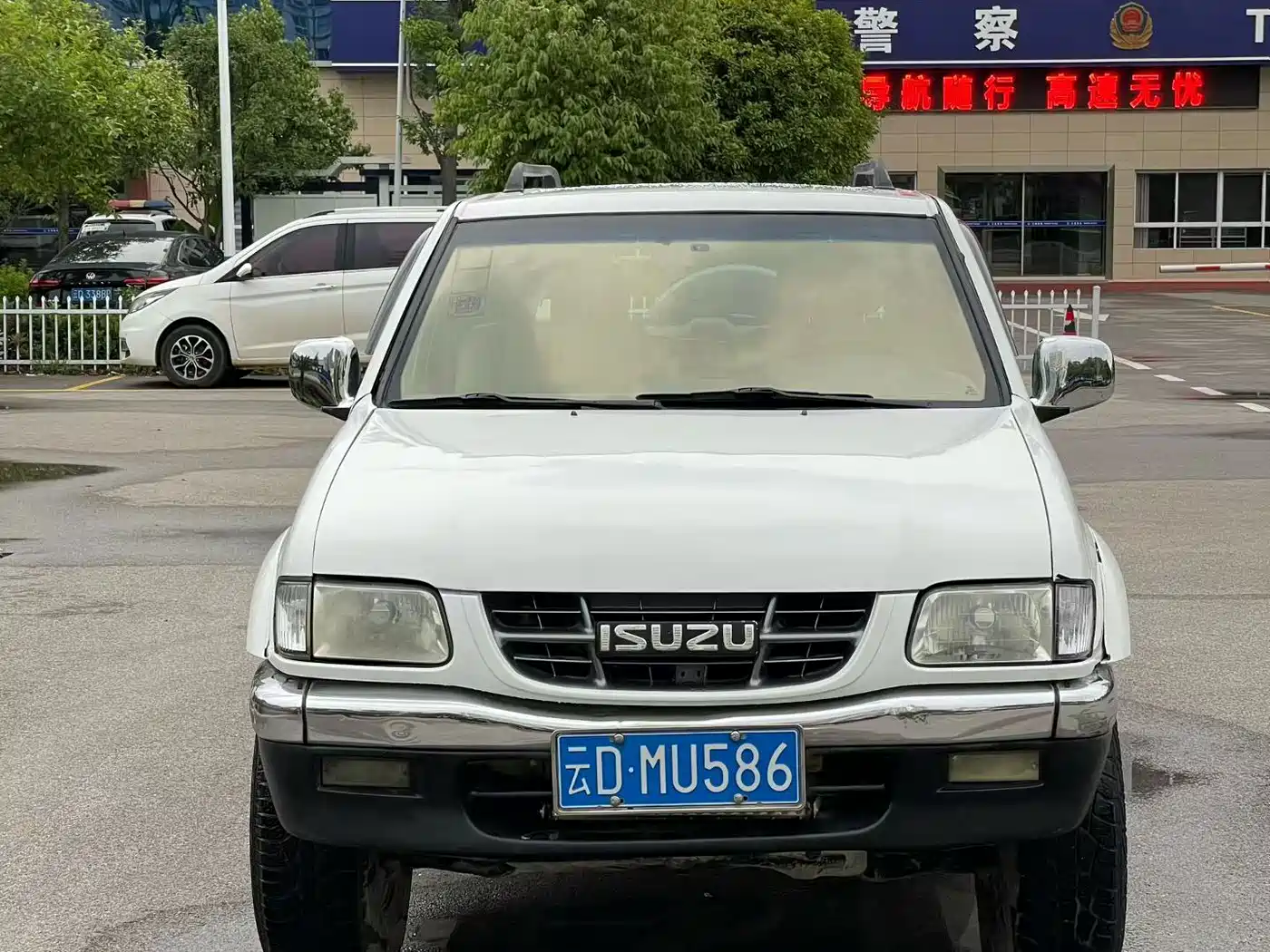 Isuzu Contender 2015 2012 2.8T UC Diesel Multi-Purpose Vehicle