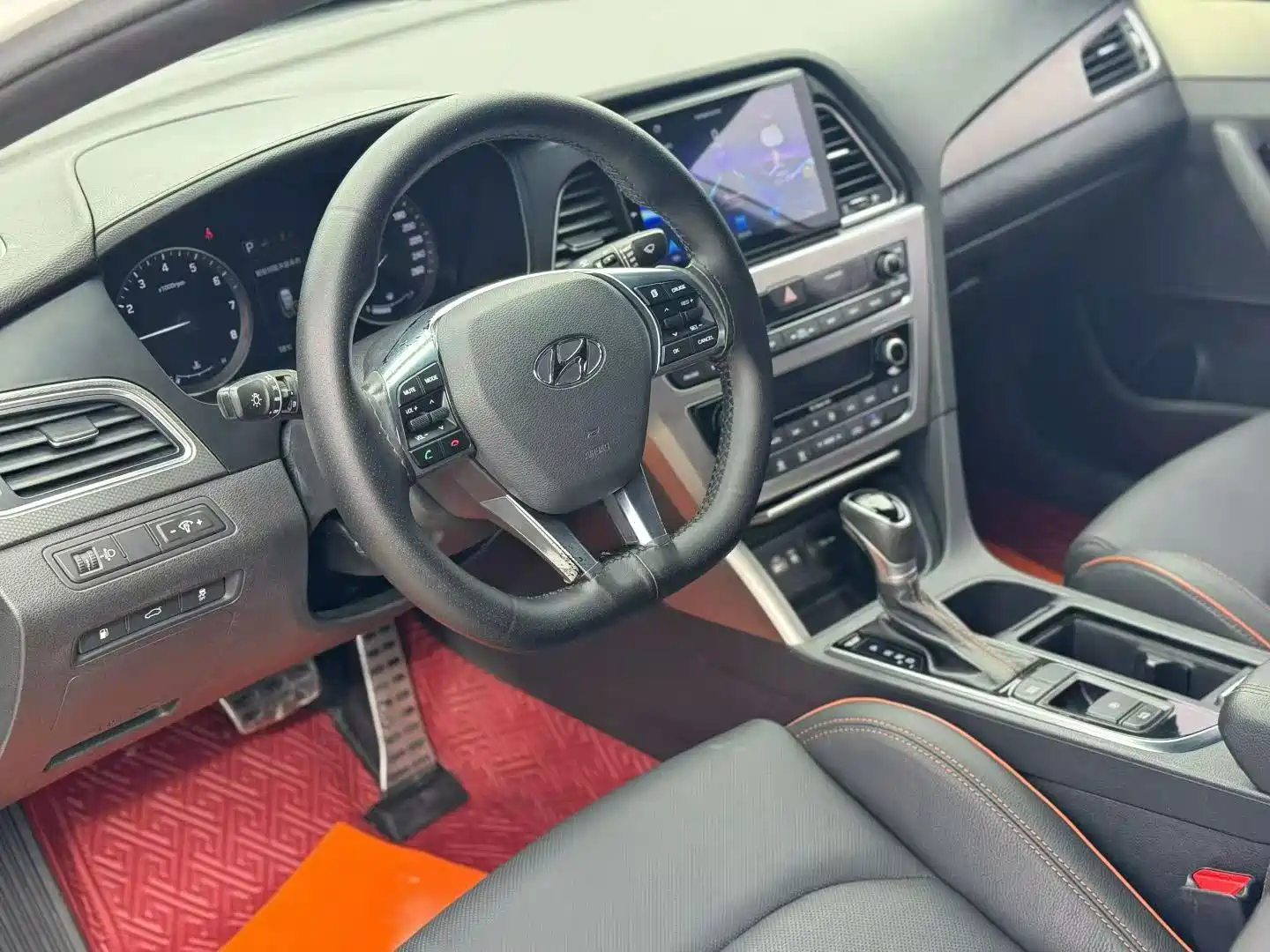 Photo 4 - Hyundai Sonata