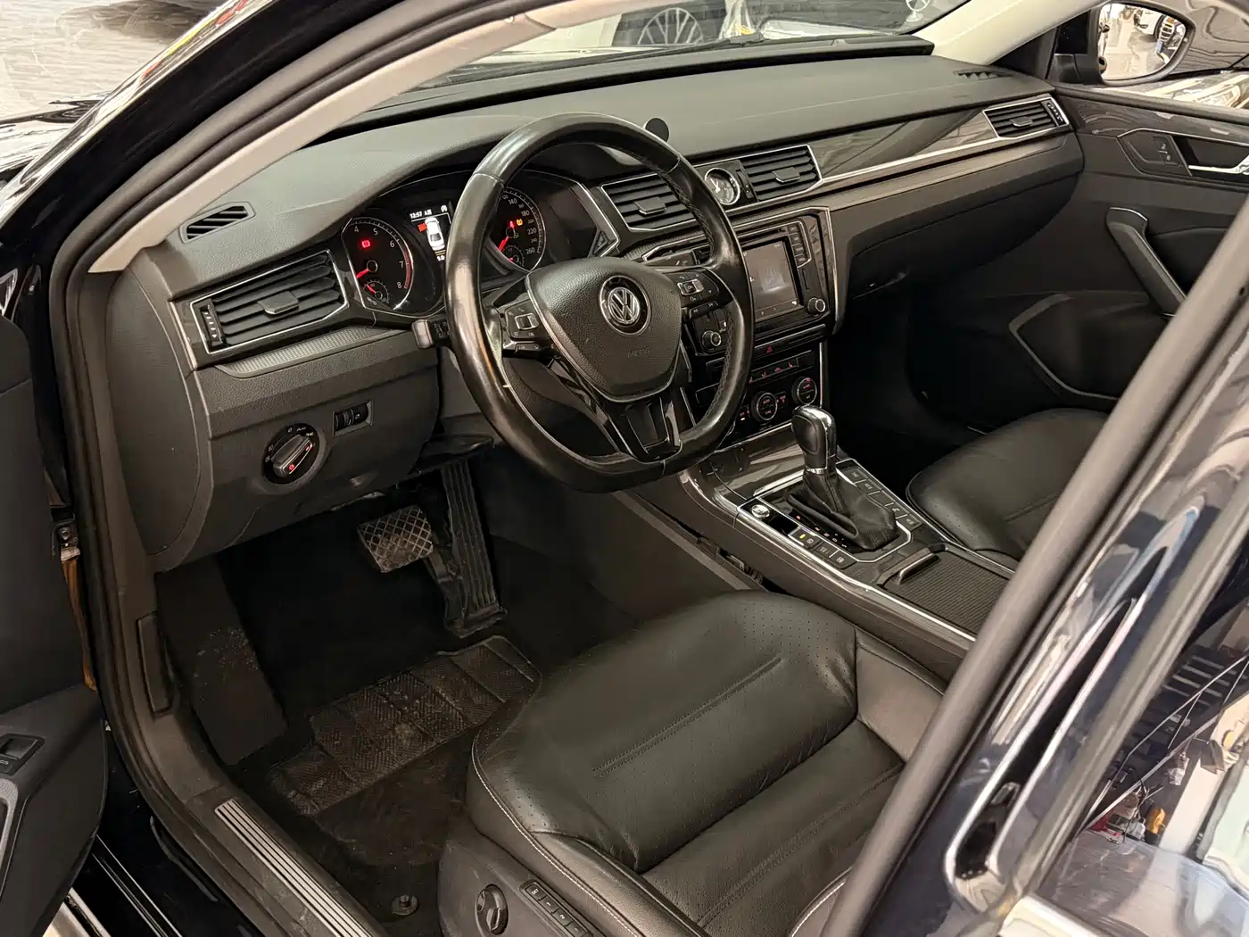 Volkswagen Passat 2016 330TSI DSG Executive Edition фото 7