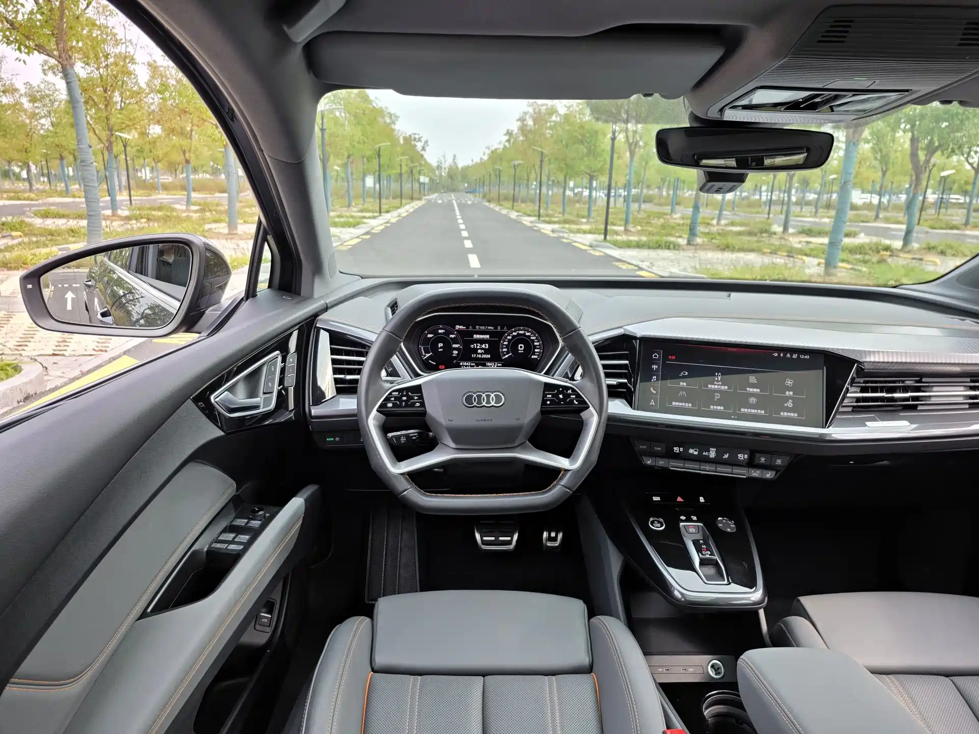 Photo 15 - Audi Q4 e-tron