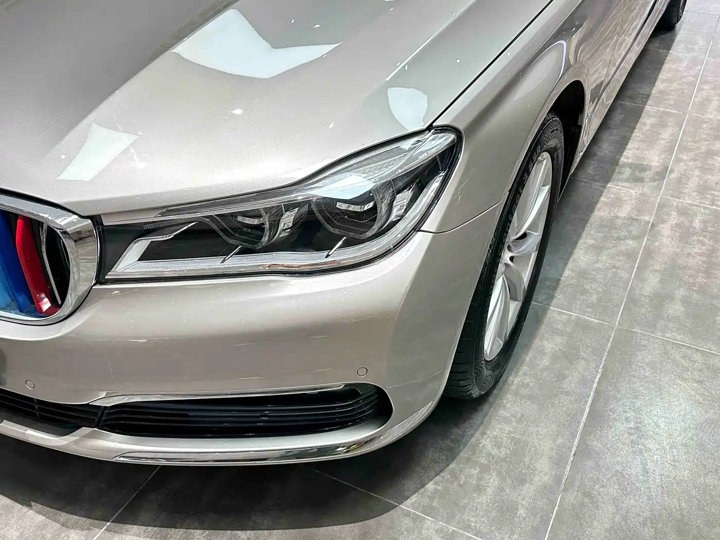 BMW 7 Series 2016 730Li Leading фото 23
