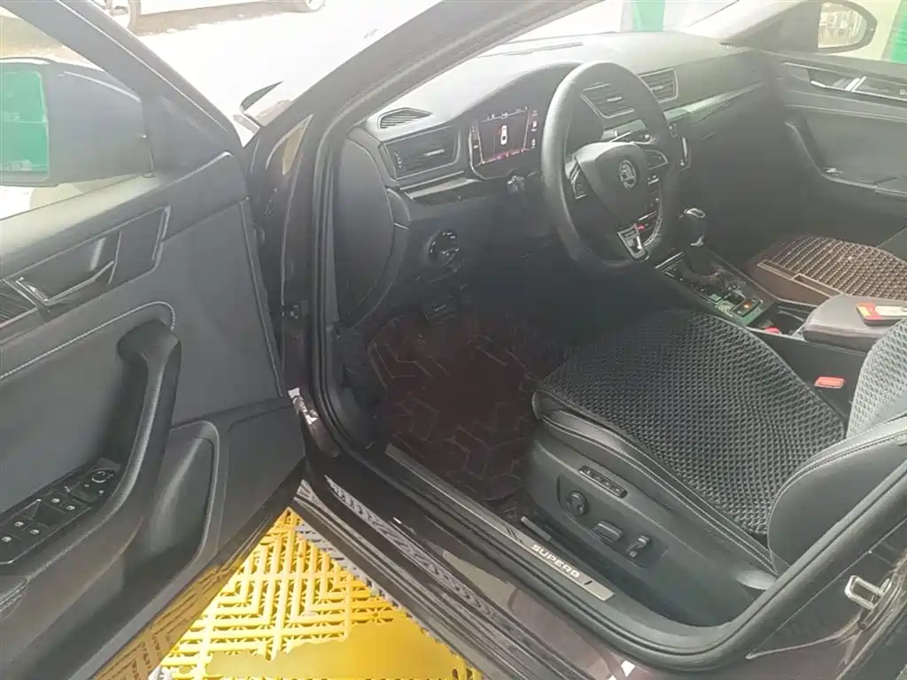 Škoda Superb 2019 TSI330 DSG Luxury Edition фото 16