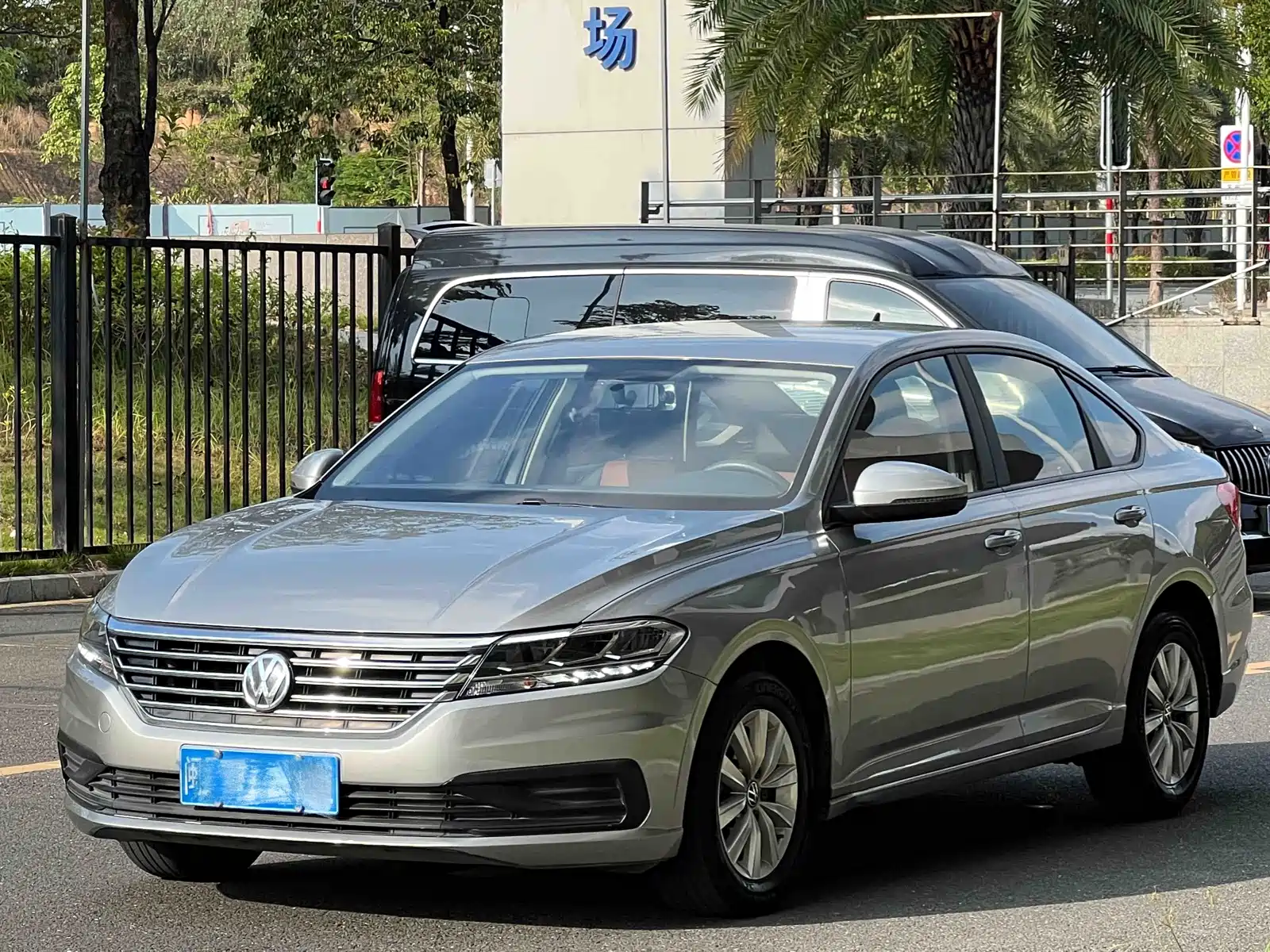 Photo 1 - Volkswagen Lavida