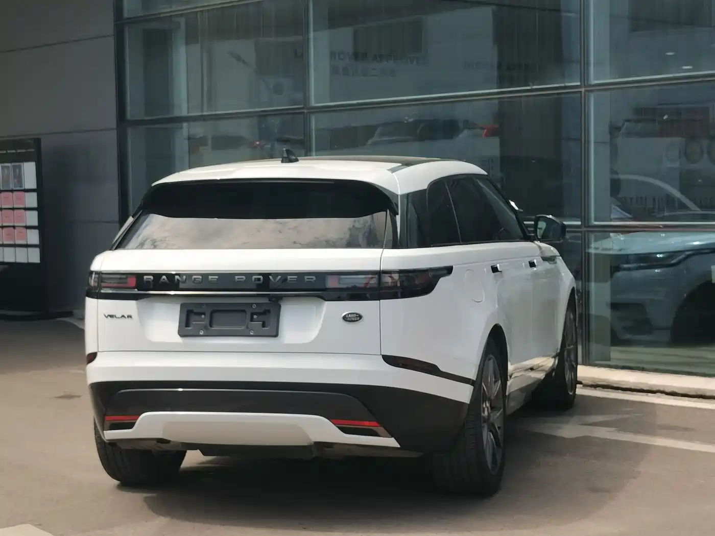 Land Rover Range Rover Velar 2025 Dynamic HSE фото 3