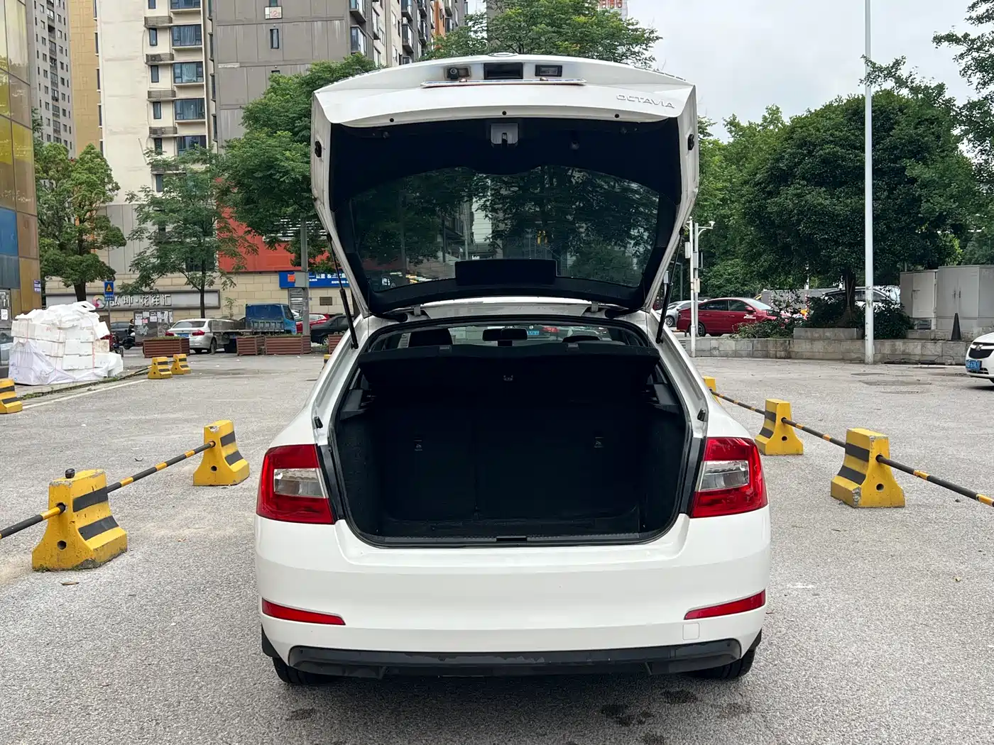 Škoda Octavia 2015 1.6L Automatic逸杰版 фото 20