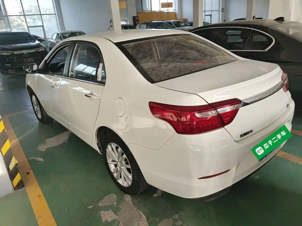 Фото 5 - Geely Vision