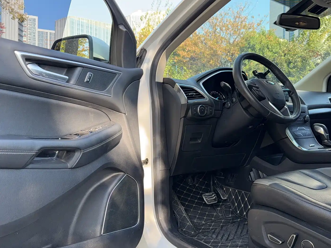 Фото 9 - Ford Edge